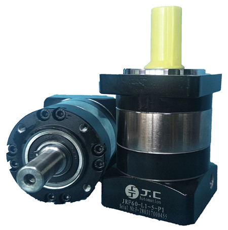 行星減速機(jī)廠家主管對新同事進(jìn)行培訓(xùn)